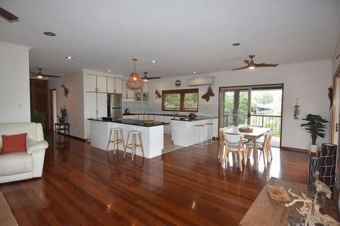 Ocean Breeze - Accommodation Search 2