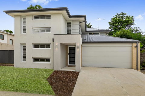 OCEAN BREEZE Family Home - Accommodation Search 0