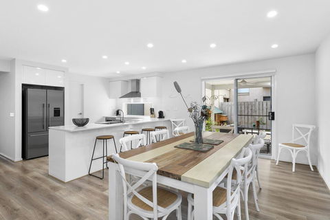 OCEAN BREEZE Family Home - Accommodation Search 1