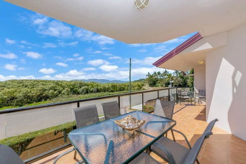 Ocean Breeze, Near Parks And Rowes Bay - Accommodation Search 2