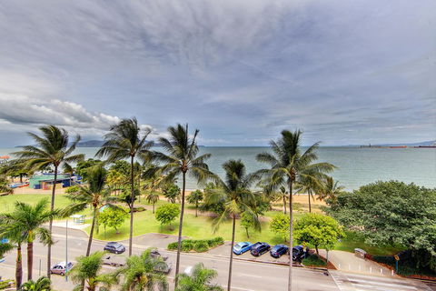 Ocean View Studios 75 The Strand, Free Fast Wifi/Foxtel - Accommodation Search 0
