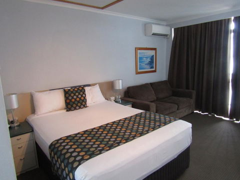 Ocean View Studios 75 The Strand, Free Fast Wifi/Foxtel - Accommodation Search 3