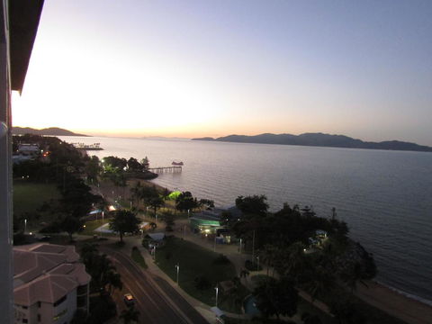 Ocean View Studios 75 The Strand, Free Fast Wifi/Foxtel - Accommodation Search 1