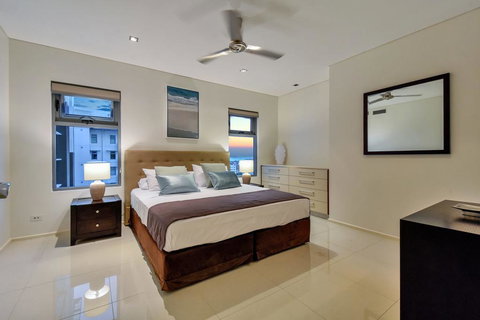 Oceana Darwin Central Oceanfront 3 Bedroom 2 Lounge Room Pool Gym Tennis Court Sleeps 9 - Accommodation Search 1