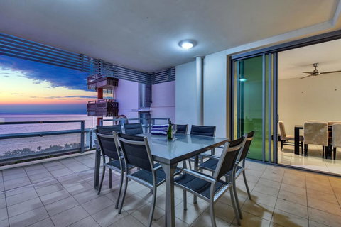 Oceana Darwin Central Oceanfront 3 Bedroom 2 Lounge Room Pool Gym Tennis Court Sleeps 9 - Accommodation Search 2