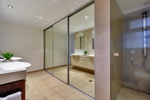 Oceana Darwin Central Oceanfront 3 Bedroom 2 Lounge Room Pool Gym Tennis Court Sleeps 9 - Accommodation Search 3