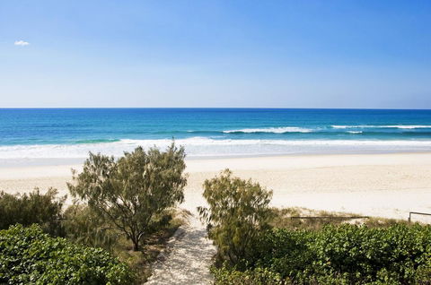 Oceanside Resort - Absolute Beachfront Apartments - Accommodation Search 1