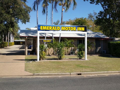 Overflow Emerald Motor Inn - Accommodation Search 0