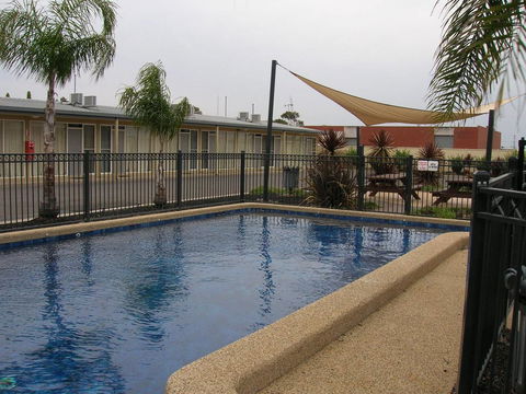 Overlander Hotel Motel - Accommodation Search 0