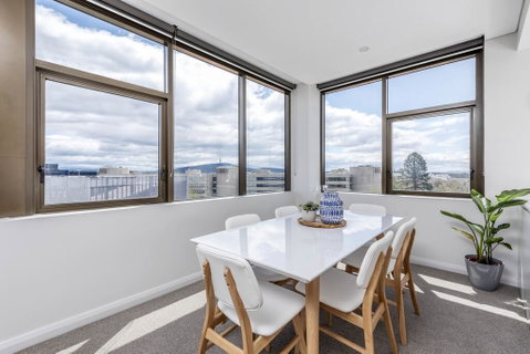 Oversized Luxe 1 Bedder - Amazing Barton - Gym - Accommodation Search 3