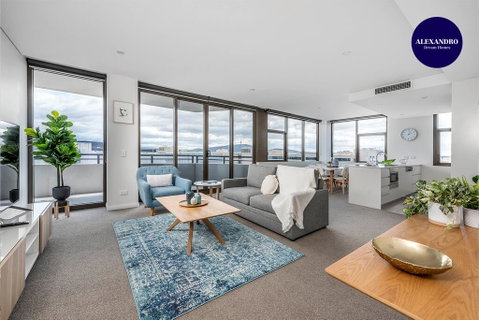 Oversized Luxe 1 Bedder - Amazing Barton - Gym - Accommodation Search 0