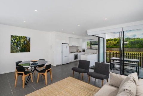 Oxford Steps - Executive 2BR Bulimba Apartment Across From The Park On Oxford St - Accommodation Search 1