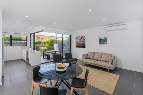 Oxford Steps - Executive 2BR Bulimba Apartment Across From The Park On Oxford St - Accommodation Search 0