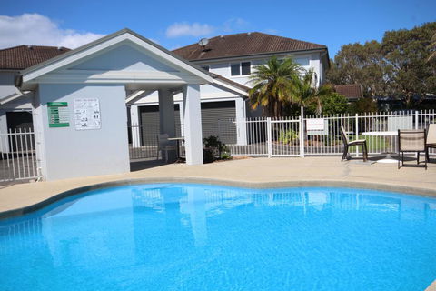 Paradise Waters - No. 19 - Accommodation Search 0
