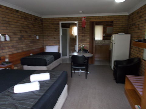 Park House Motor Inn - Accommodation Search 0
