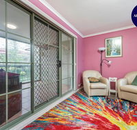 Pet Friendly Home - Pool  Parking - Tennis Court - Accommodation Search