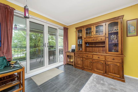 Pet Friendly Home - Pool & Parking - Tennis Court - Accommodation Search 3