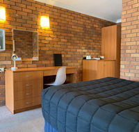 Peter Allen Motor Inn - Accommodation Search