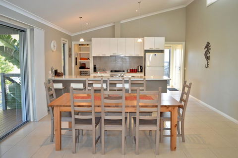 Pier One @ Eastern Beach - Accommodation Search 3