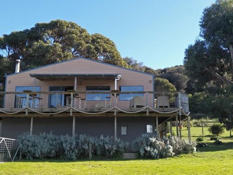 Pine Scrub Beach House - Accommodation Search 1