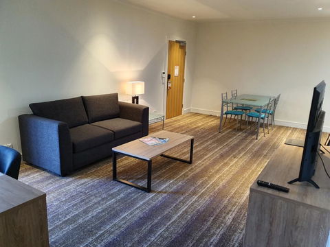 Porter's Plainland Hotel - Accommodation Search 2