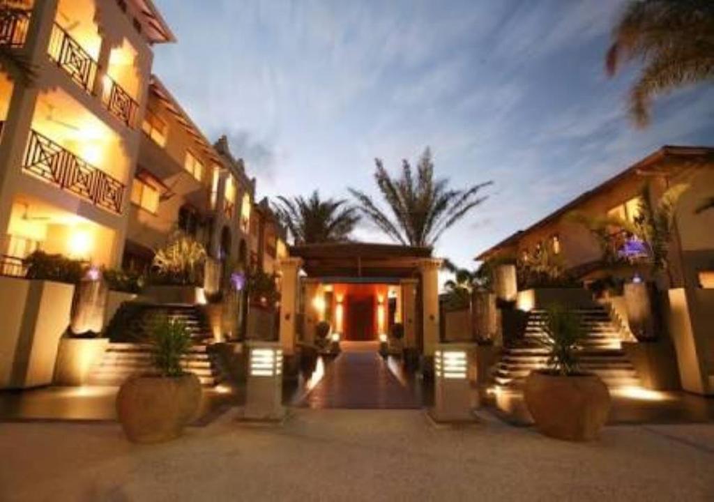 Westcourt QLD Accommodation Search