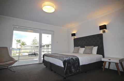 Quays Hotel - Accommodation Search 1