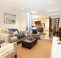 Quiet Family Home With Garden Courtyard Near Cafes - Accommodation Search