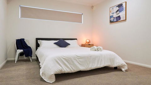 Quiet Garden City Unit - Free WiFi & Parking - Accommodation Search 3
