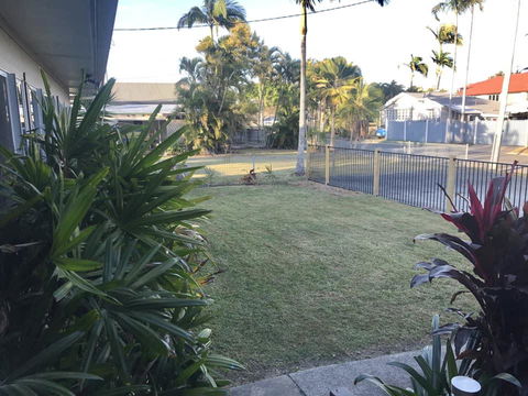 QUIRKY QUEENSLANDER 6 BEDROOM HOME - Accommodation Search 2