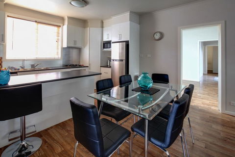 Reardon Place - Moments From The Family Friendly Pea Soup Cove - Accommodation Search 1
