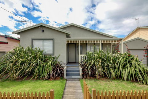 Reardon Place - Moments From The Family Friendly Pea Soup Cove - Accommodation Search 0