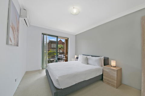 REDFERN 3 BEDROOM APARTMENT FREE PARKING WALK TO CENTRAL STATION NRE187 - Accommodation Search 3