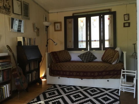 Redhaus Artist Cottage - Accommodation Search 0