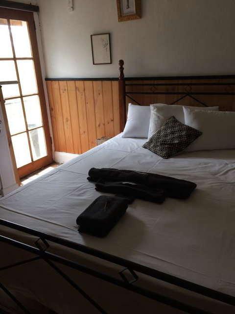 Redhaus Artist Cottage - Accommodation Search 3