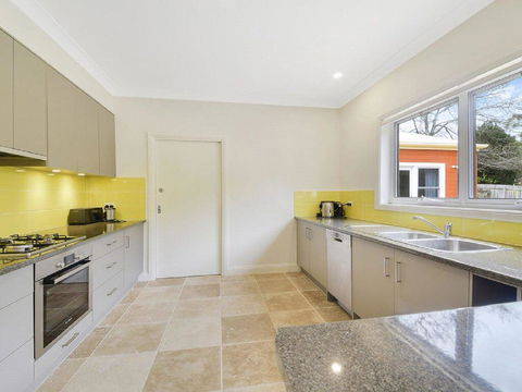 Redhaven House - Spacious, Quiet And Private - Accommodation Search 1