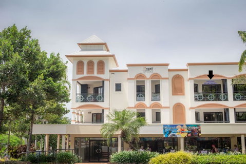 REGAL 32 APARTMENT - SPA BATH - Macrossan St - Accommodation Search 3