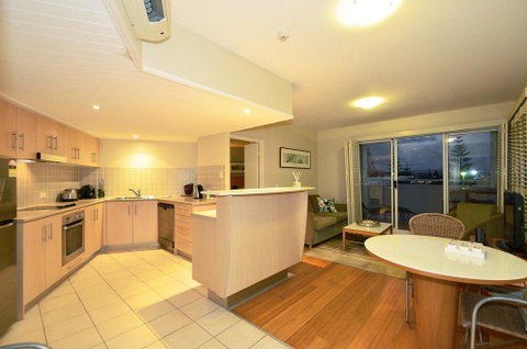 RESORT ON THE BEACH 2214/2215 - Accommodation Search 1