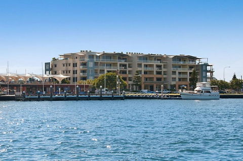 Riverside Holiday Apartments - Accommodation Search 0