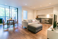 RIVERSIDE RICHMOND LARGE 1 BEDROOM POOLPARKINGNETFLIX
