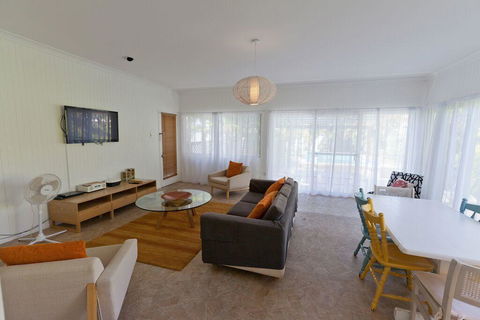 Ron's Beach House - Accommodation Search 3