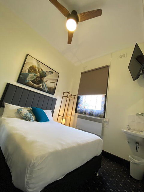 Rooms At Carboni's - Accommodation Search 3
