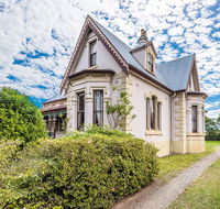 Rosslyn - Accommodation Search