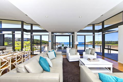 Sails On The Beachfront - Exclusive Seaside Home - Accommodation Search 3