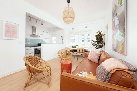 SALTY'S 2 BEDROOM BEACH HOME - Accommodation Search 1