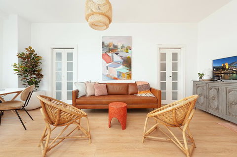 SALTY'S 2 BEDROOM BEACH HOME - Accommodation Search 0