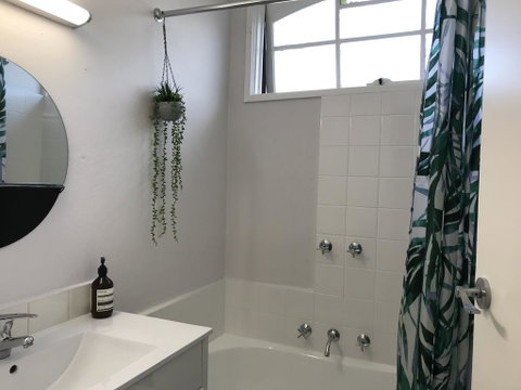 Santa Monica Apartment - Accommodation Search 1