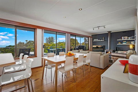 SEA URCHIN - Beautiful Skenes Creek Home - Accommodation Search 0
