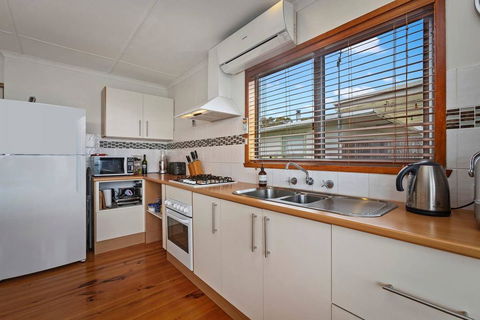 SEA URCHIN - Beautiful Skenes Creek Home - Accommodation Search 3