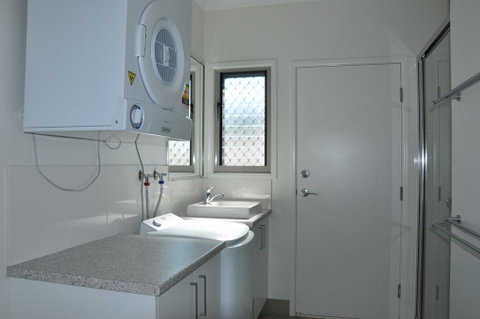 Seadaze 1 - Rainbow Beach, Gorgeous Unit Close To The Beach, Aircon, Pool - Accommodation Search 1